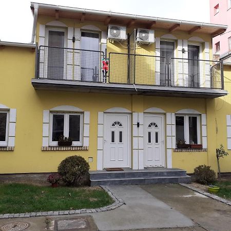 Flora Novi Sad Lägenhet Exteriör bild